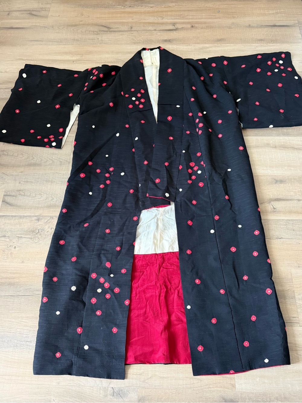 Authentic Vintage Japanese Black & Red Tsumugi Silk Shibori Kimono Robe Jacket - Picture 2 of 4